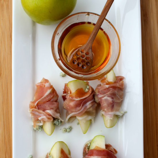 Pear with Prosciutto, Blue Cheese and Honey